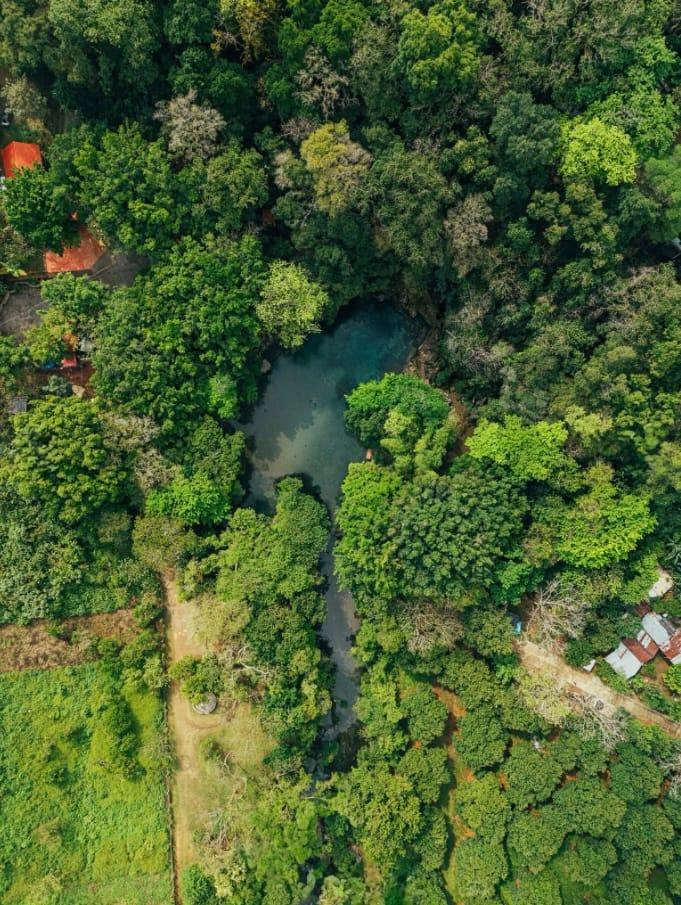 Nacimiento de Huichihuayán — la poza vista desde el aire