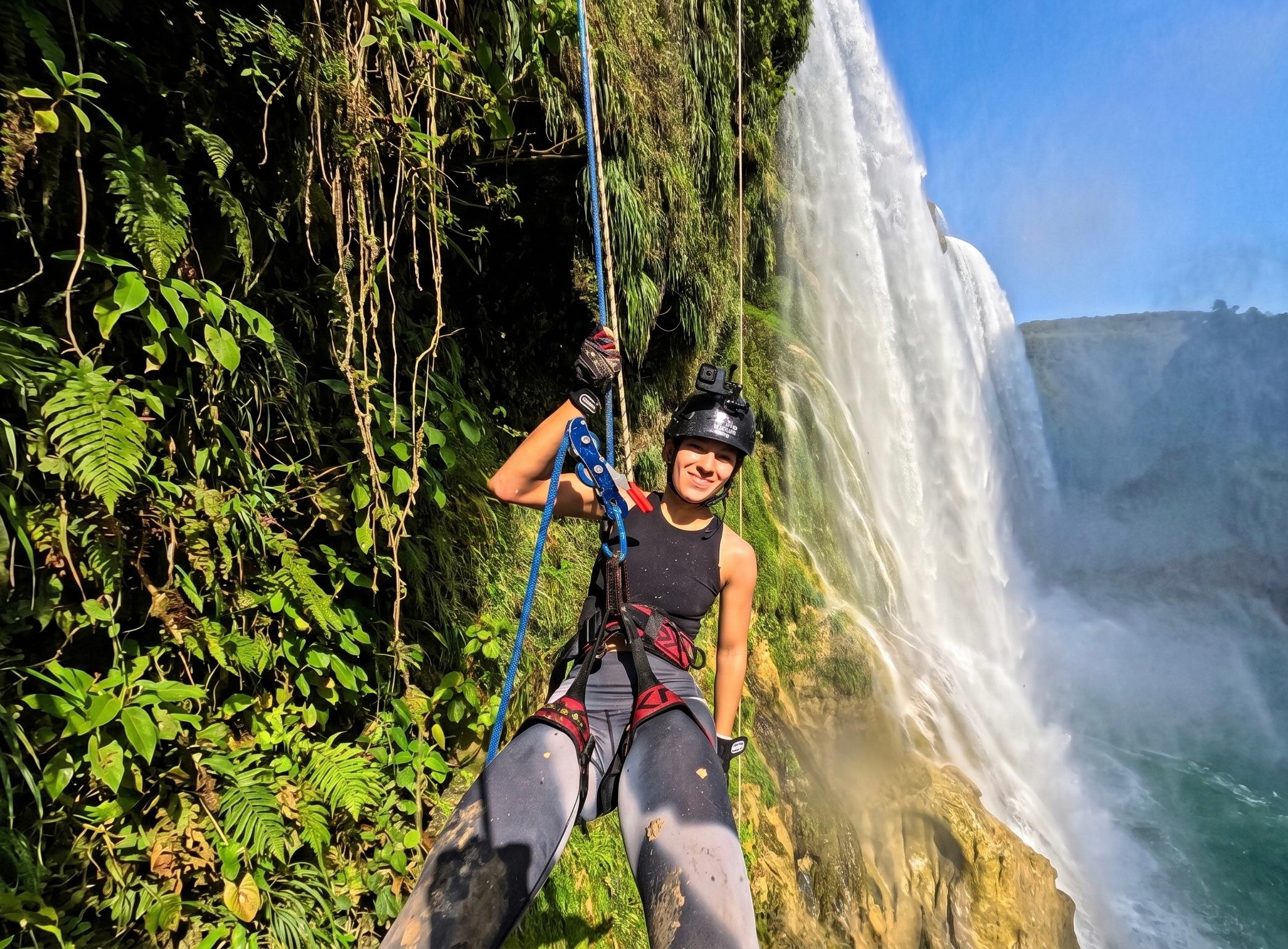 Rappel en la Cascada de Tamul — Descenso Frente a la Caída Más Alta de México