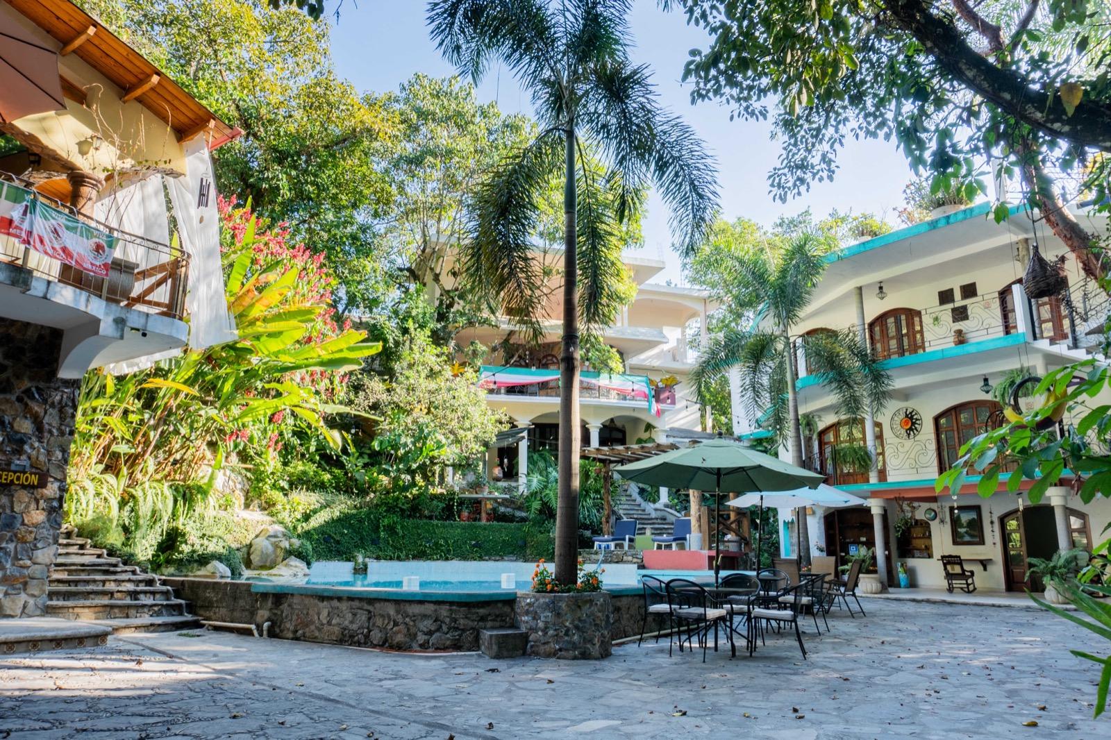 Hotel Paraíso Encantado Xilitla — fachada y jardines