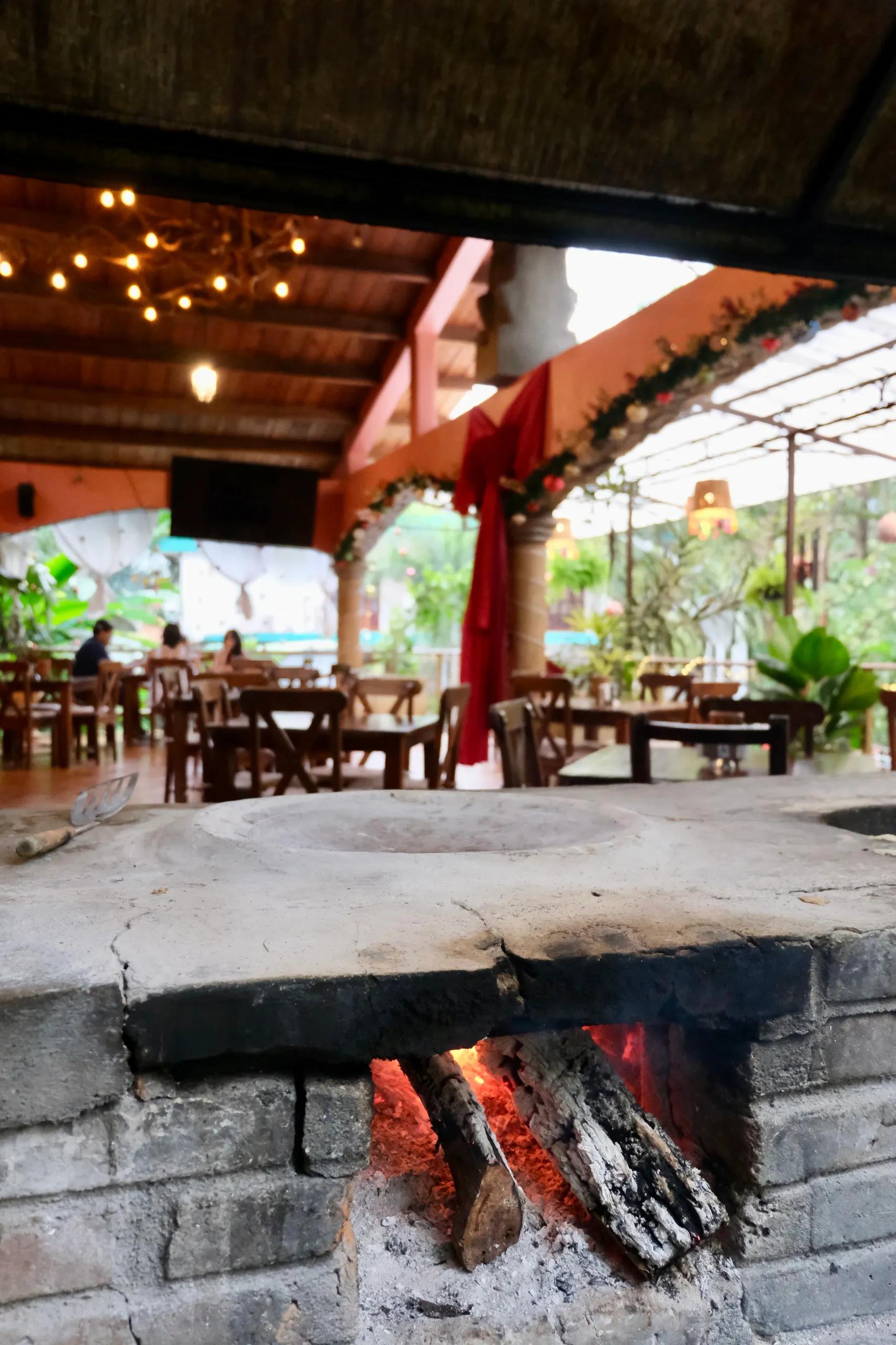 Fogón de leña en el Restaurante Papán Huasteco