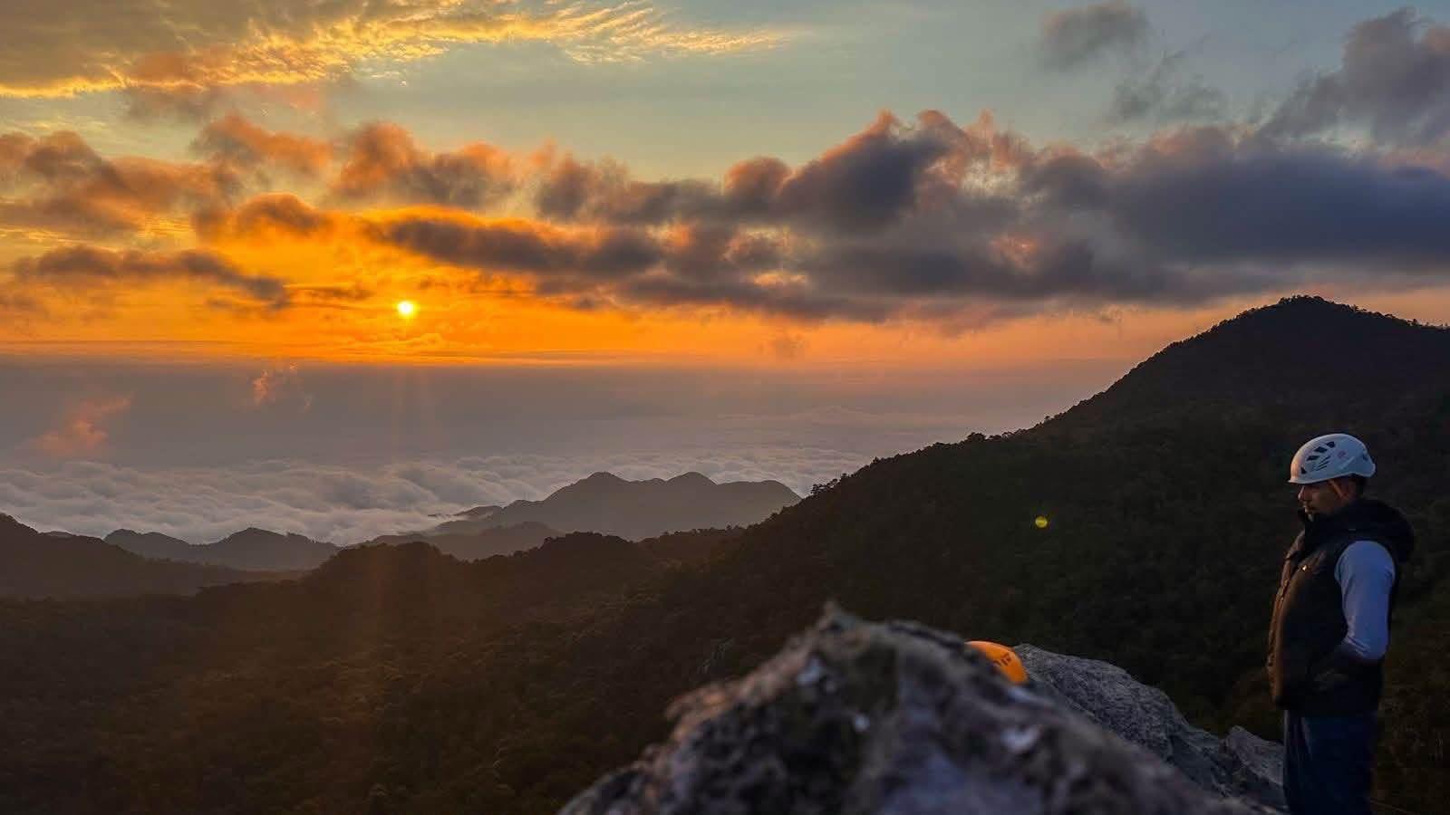 Amanecer de Nubes — Senderismo al Cerro del Pilón