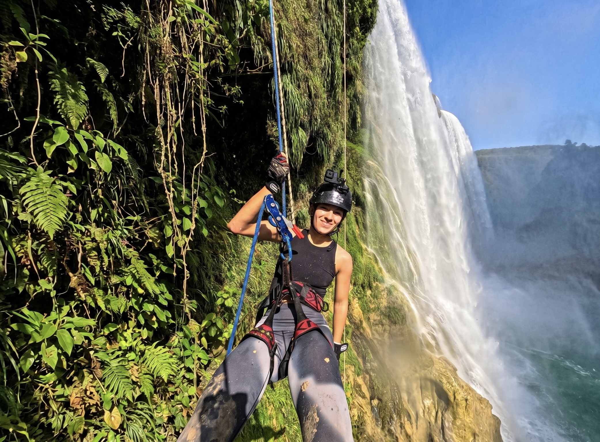 Rappel en la Cascada de Tamul — Descenso Frente a la Caída Más Alta de México